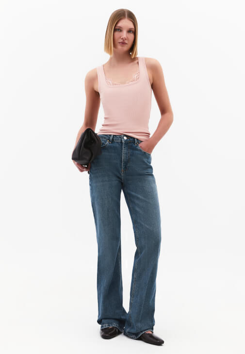  Dantelli Atlet ve Denim Pantolon Kombini