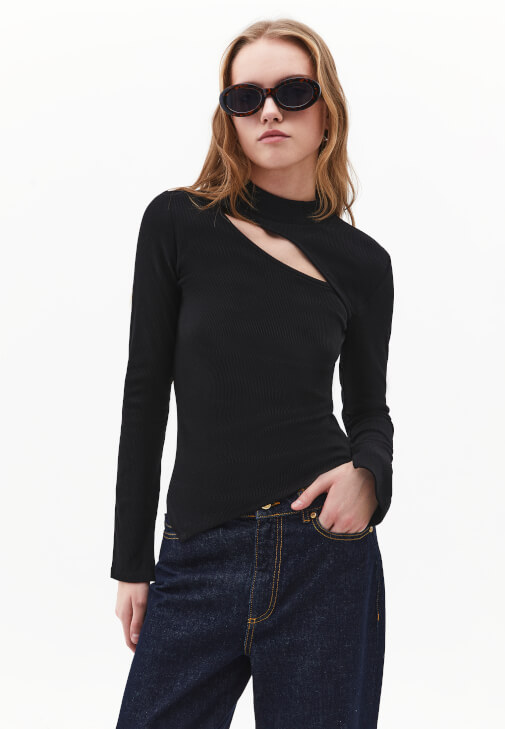 Siyah Cut-Out Detaylı Tişört