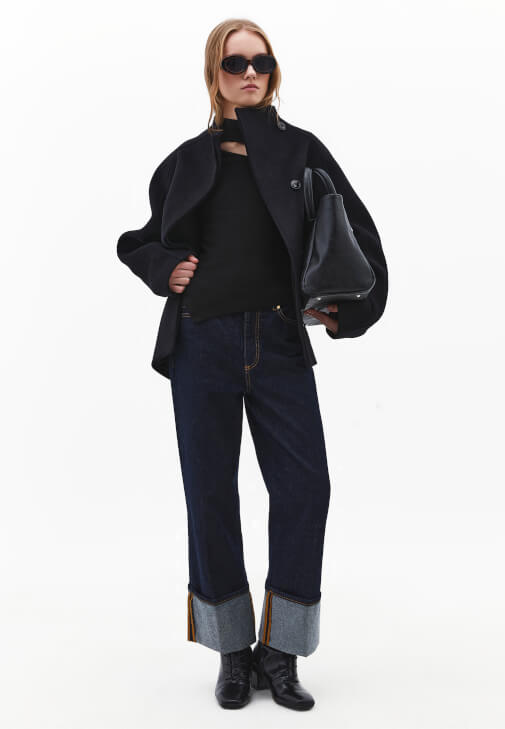  Tişört ve Barrel-Fit Denim Kombini