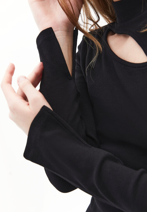 Tişört ve Barrel-Fit Denim Kombini