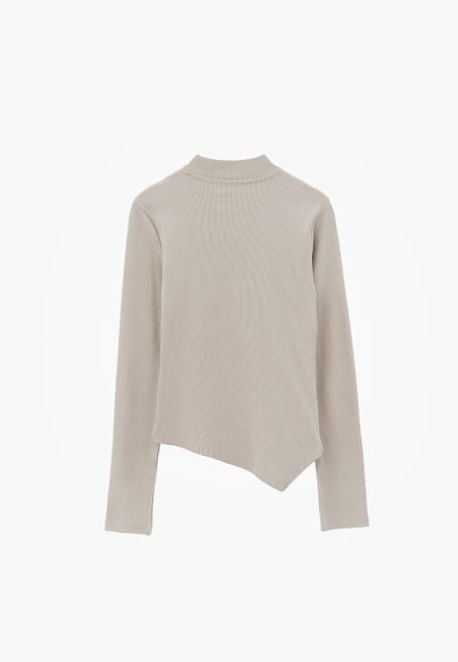 Cut-Out Detaylı Tişört ve Denim Pantolon Kombini