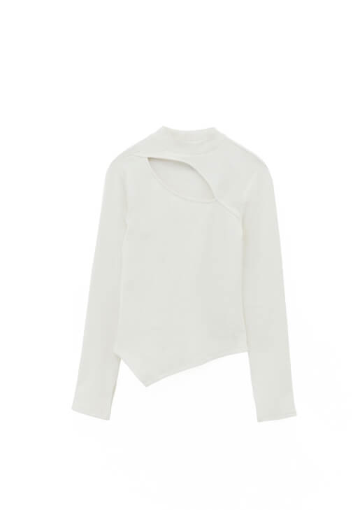 Asimetrik Kesim Tişört ve Pantolon Kombini