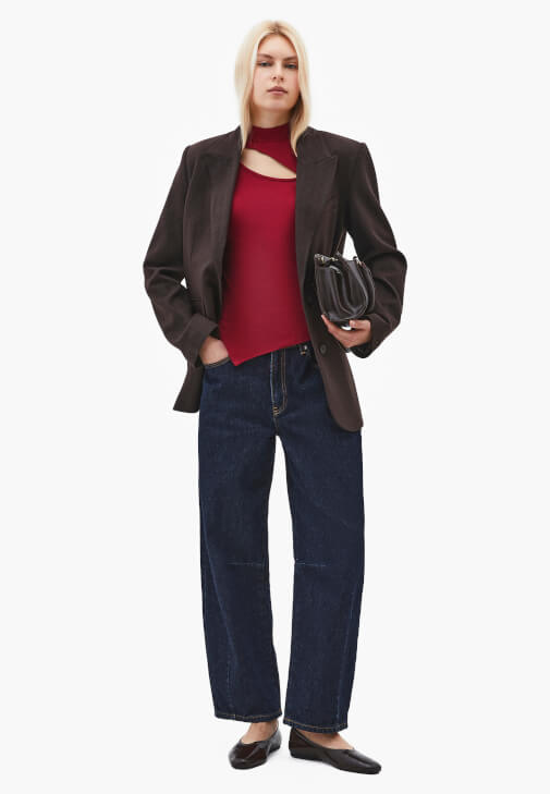  Cut-Out Detaylı Tişört ve Pantolon Kombini