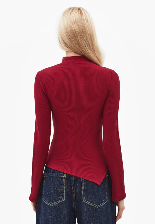 Cut-Out Detaylı Tişört ve Pantolon Kombini