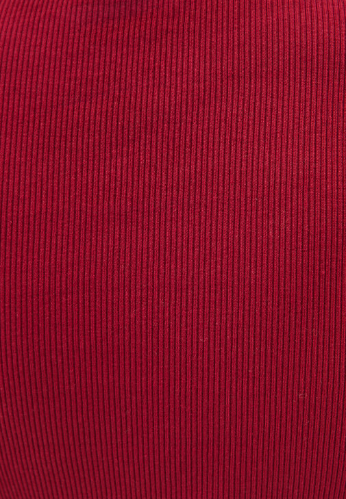 Cut-Out Detaylı Tişört ve Pantolon Kombini