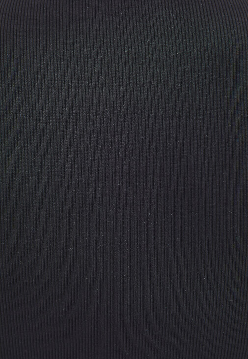 Pamuklu Tişört ve Denim Kombini