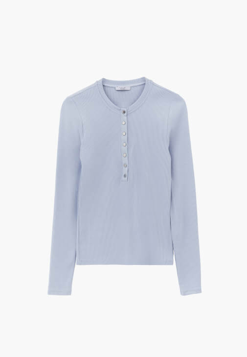 Çıtçıtlı Tişört ve Barrel-Fit Denim Kombini