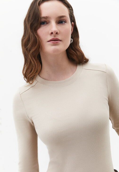 Pamuklu Tişört ve Kargo Cepli Pantolon Kombini