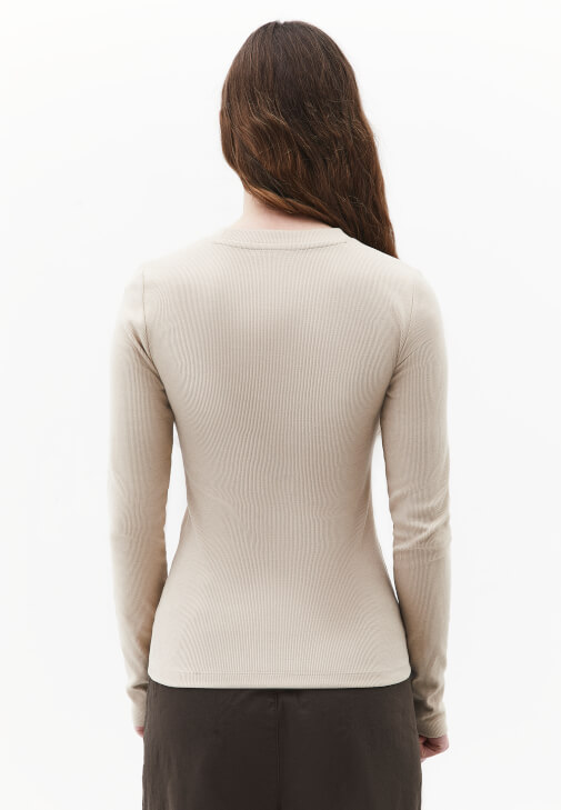 Pamuklu Tişört ve Kargo Cepli Pantolon Kombini