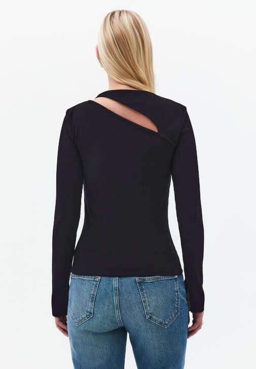 Cut-Out Detaylı Tişört ve Bootcut Denim Kombini