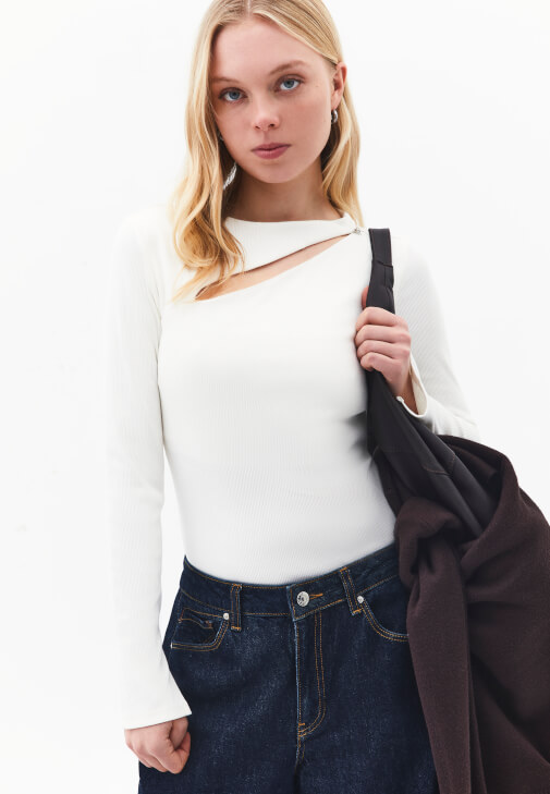 Krem Cut-Out Detaylı Tişört