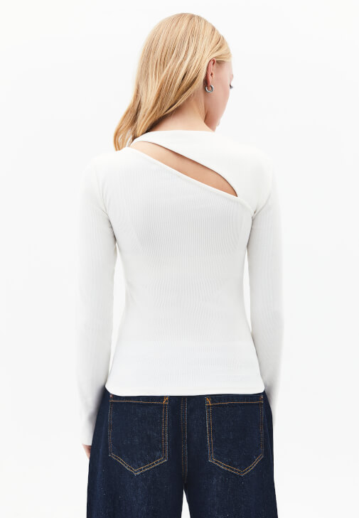 Tişört ve Barrel-Fit Pantolon Kombini