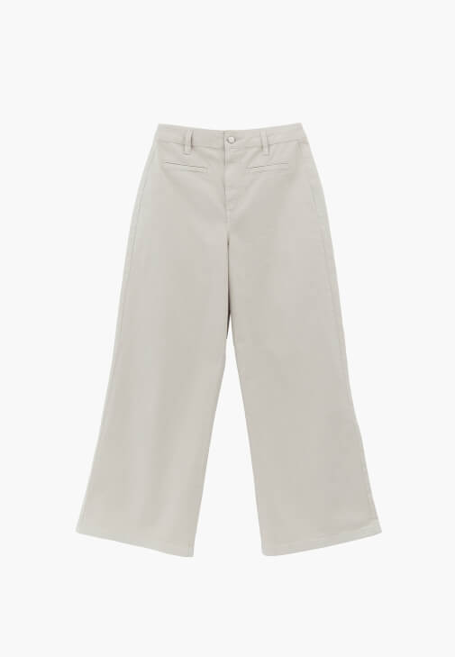 Wide-Leg Pantolon ve Süveter Kombini