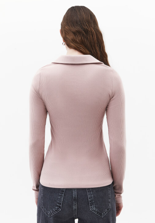 Düğmeli Tişört ve Straight-Fit Pantolon Kombini