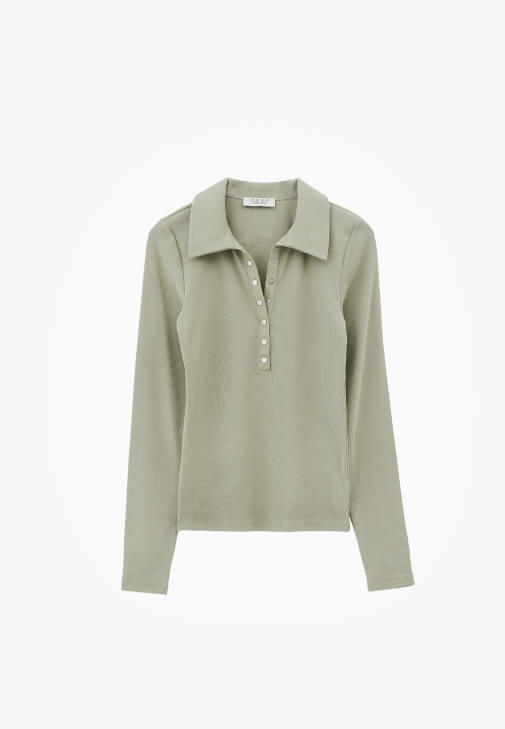 Düğmeli Tişört ve Orta Bel Denim Kombini