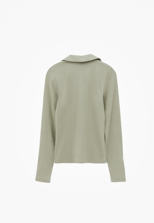 Düğmeli Tişört ve Orta Bel Denim Kombini