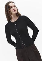 Bayan Siyah Düğme Detaylı Tişört