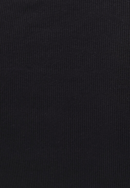 Düğmeli Tişört ve Kumaş Pantolon Kombini