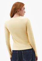 Bayan Sarı Düğme Detaylı Tişört