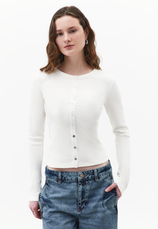 Krem Düğme Detaylı Tişört