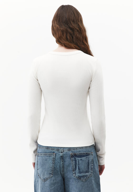 Düğmeli Tişört ve Barrel-Fit Pantolon Kombini