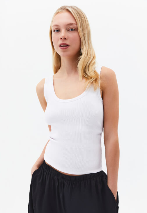 Beyaz Askılı U Yaka Atlet