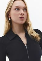 Bayan Siyah Polo Yaka Fermuarlı Tişört