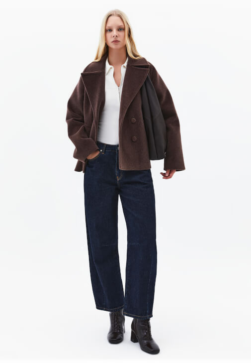 Fermuarlı Tişört ve Barrel-Fit Denim Kombini