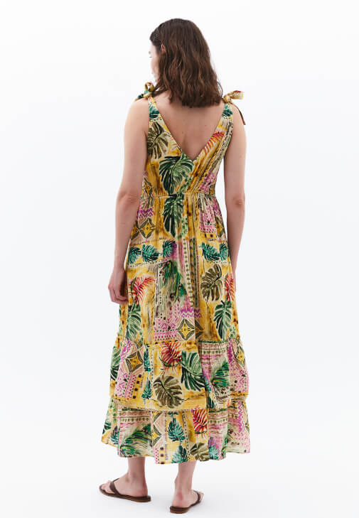 Burgu Detaylı Elbise ve Terlik Kombini