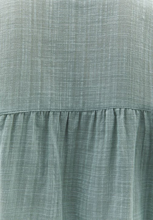 Bağlama Detaylı Gömlek ve Wide-Leg Pantolon Kombini