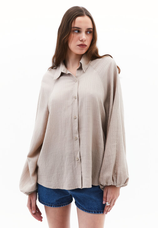 Balon Kollu Gömlek ve Denim Şort Kombini