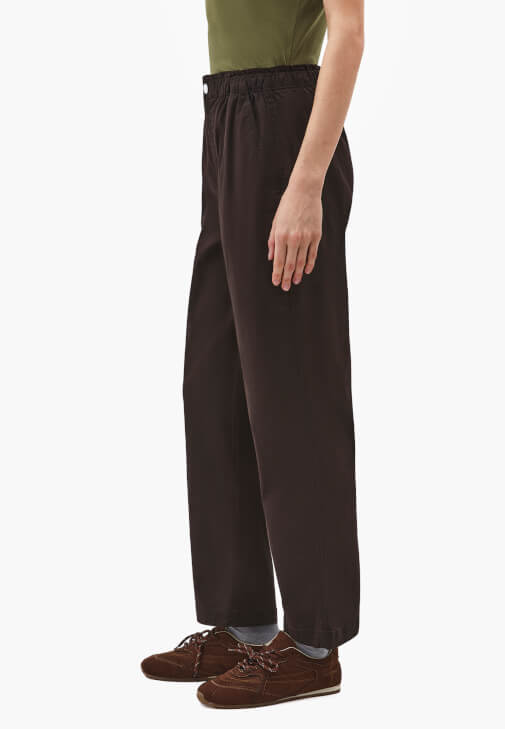 Baggy-Fit Pantolon ve Tişört Kombini