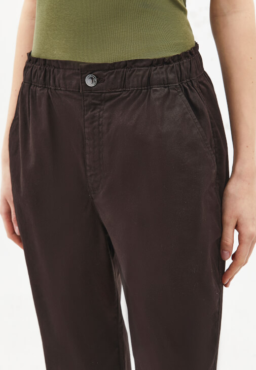 Baggy-Fit Pantolon ve Tişört Kombini