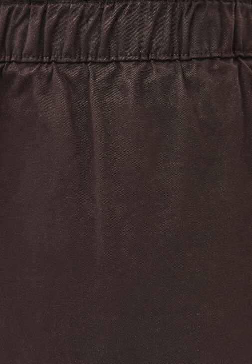 Baggy-Fit Pantolon ve Tişört Kombini