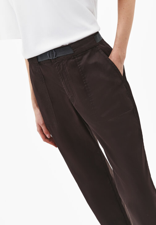 Carrot-Fit Pantolon ve Boyfriend Tişört Kombini