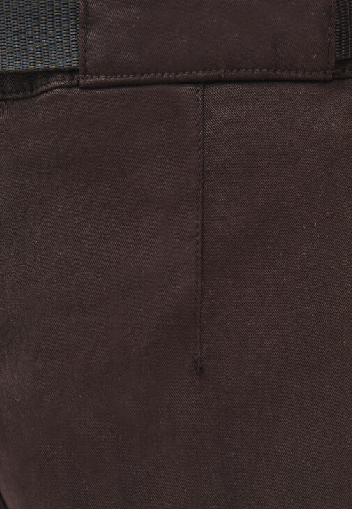 Carrot-Fit Pantolon ve Boyfriend Tişört Kombini