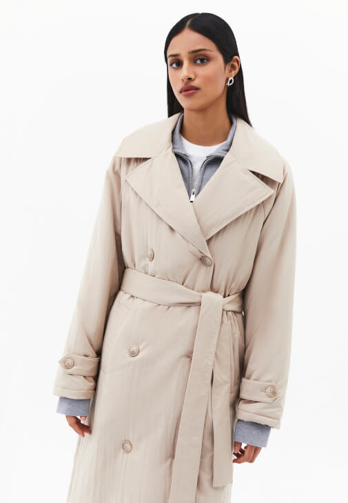 Kemerli Trençkot ve Seamless Tayt Kombini