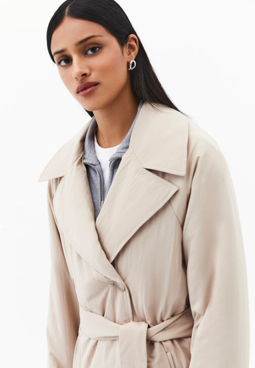 Kemerli Trençkot ve Seamless Tayt Kombini