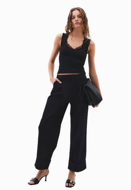 Dantelli Atlet ve Carrot-Fit Pantolon Kombini