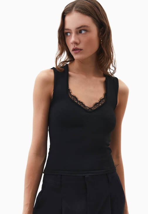 Dantelli Atlet ve Carrot-Fit Pantolon Kombini