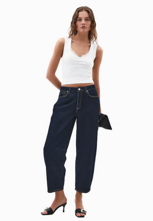 Dantelli Atlet ve Barrel-Fit Denim Kombini