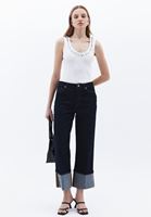 Aksesuar Detaylı Atlet ve Pantolon Kombini