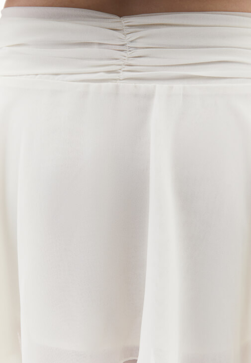 Asimetrik Etek ve Keten Bluz Kombini