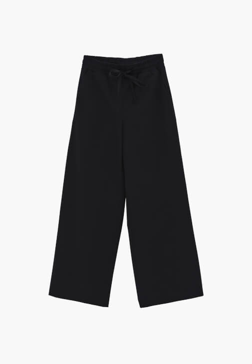 Wide-Leg Pantolon ve Tişört Kombini