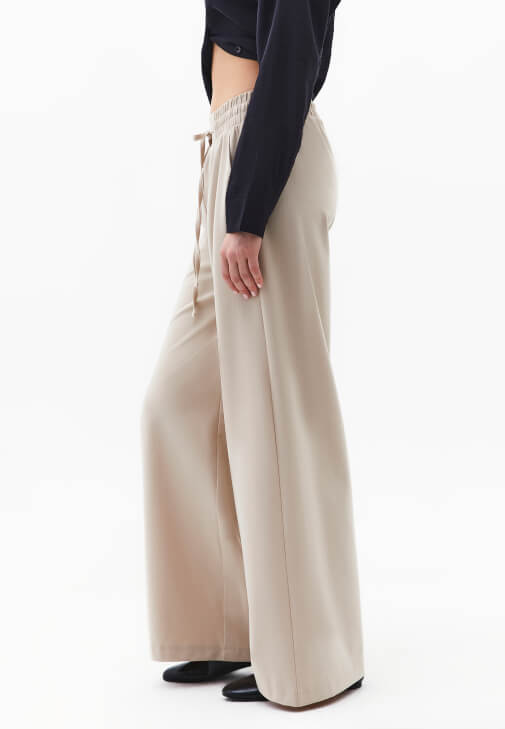 Yüksek Bel Pantolon ve Gömlek Kombini