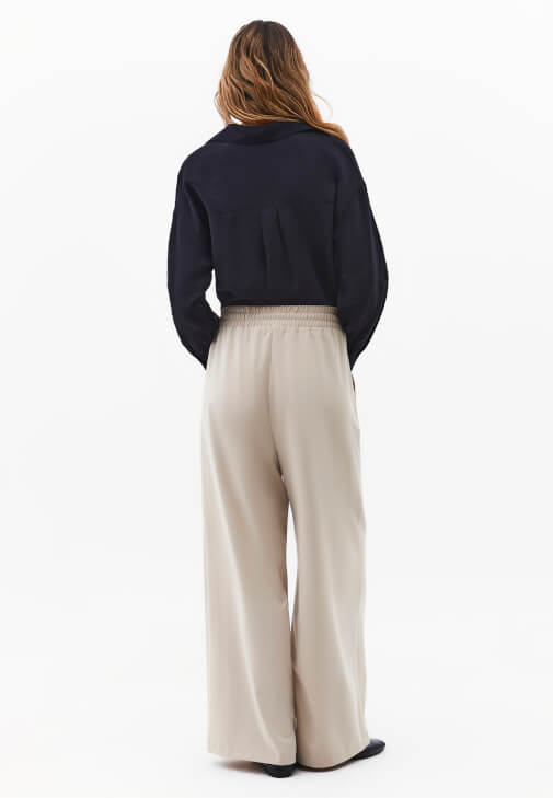 Yüksek Bel Pantolon ve Gömlek Kombini