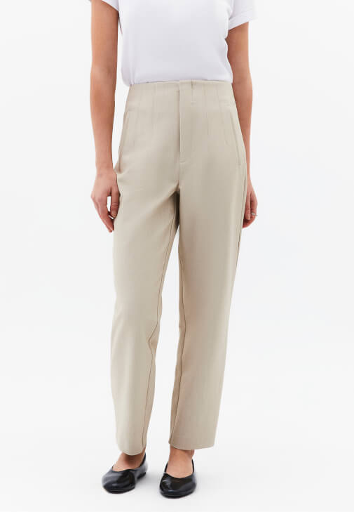 Carrot-Fit Pantolon ve Yünlü Ceket Kombini