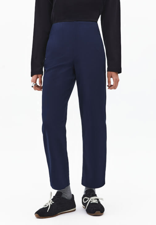 Carrot-Fit Pantolon ve Triko Kazak Kombini