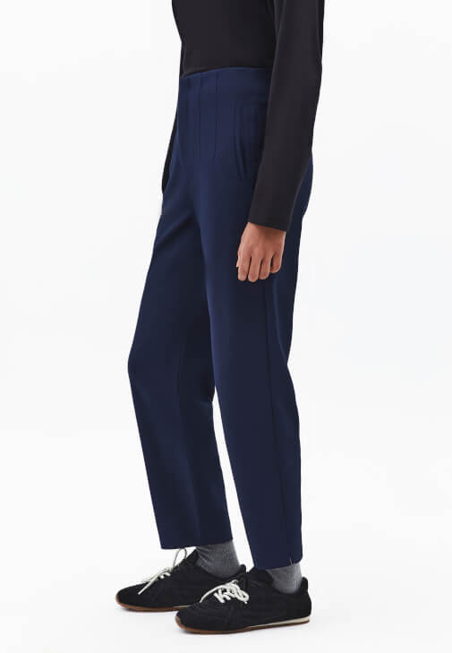 Carrot-Fit Pantolon ve Triko Kazak Kombini