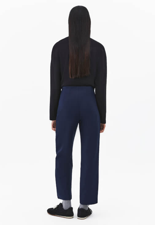 Carrot-Fit Pantolon ve Triko Kazak Kombini